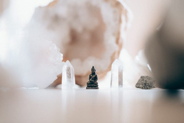 Photo Meditating monk