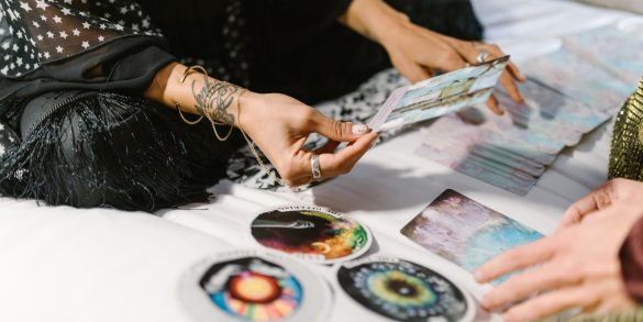 Karma a przeznaczenie: czy nasze wybory naprawdę kształtują przyszłość? 2 pexels photo 6806461